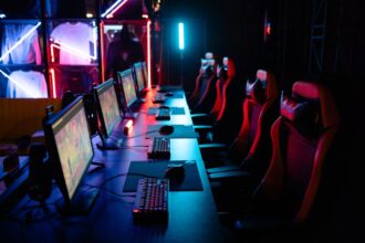 esports game over screen - 中国ゲーム業界の光と影：政府支援、大手転職、そして終焉