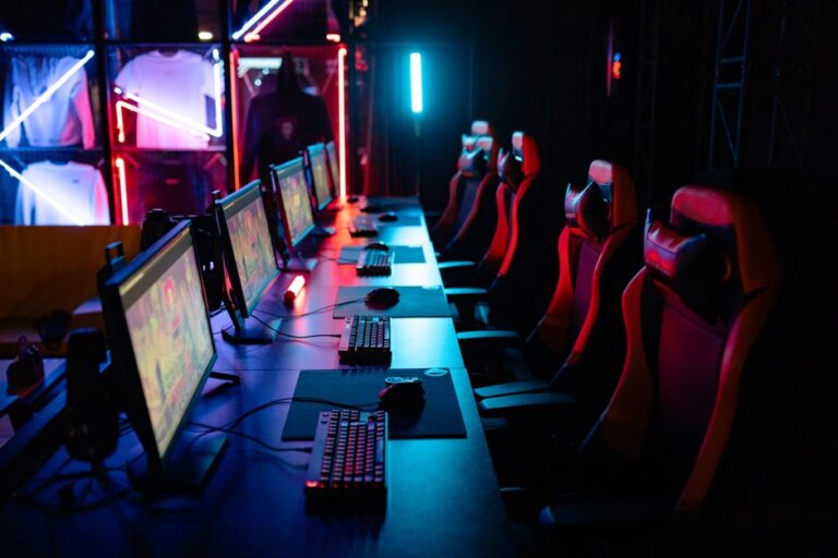 esports game over screen - 中国ゲーム業界の光と影：政府支援、大手転職、そして終焉
