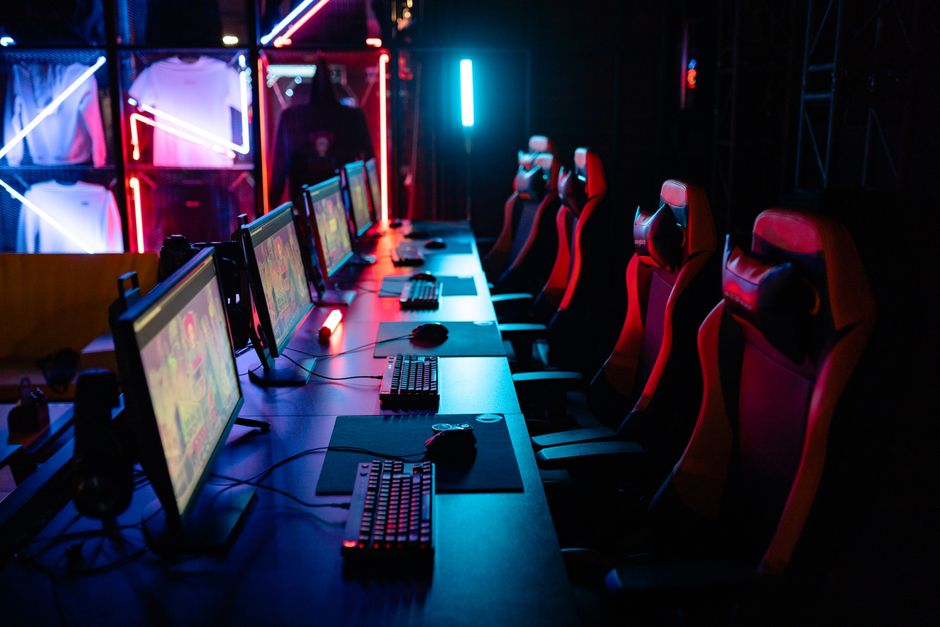 esports game over screen - 中国ゲーム業界の光と影：政府支援、大手転職、そして終焉