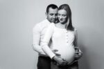 happy pregnant woman maternity portrait - 女優アン・ハサウェイ、43歳で第三子妊娠を発表！喜びの声