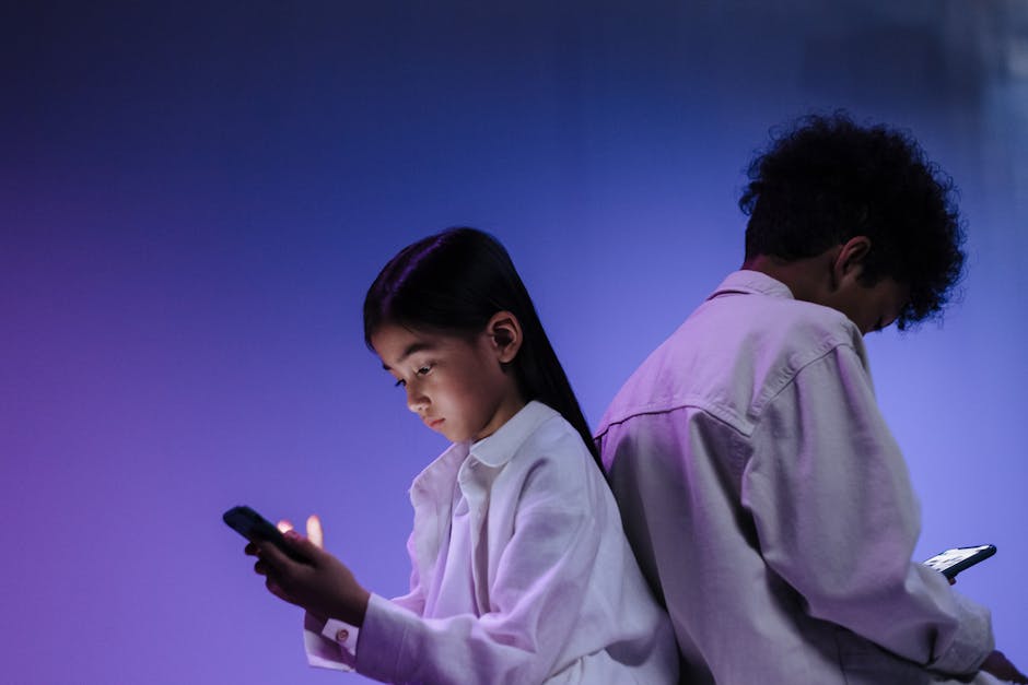AI learning on smartphone Young person using smartphone - Huawei nova 16シリーズ発表！若者向けデザインとAI学習支援の融合