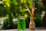 healthy senior man non-alcoholic drink - 韓国俳優ファン・ジョンミン（55歳）禁酒1年で驚きの変貌！まるで「10歳若返った」その秘訣とは？