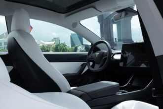futuristic EV AI car interior - 日本車メーカー、中国EV開発速度に学ぶ戦略転換