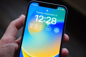 ultra-large iPhone display - iPhone 20 Pro Maxは7インチ超大画面に?史上最大iPhone登場か