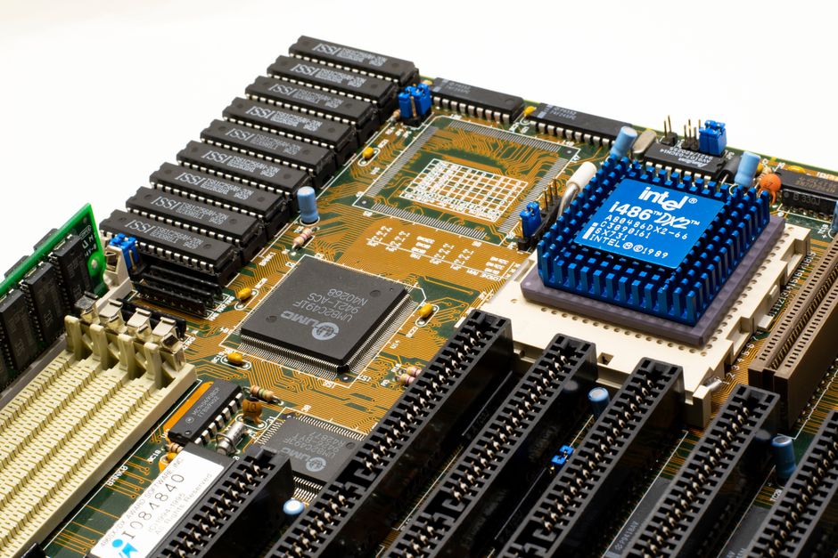 CPU thermal management Intel processor chip - IntelがLinuxに革新!CPU温度アラート処理を劇的に効率化