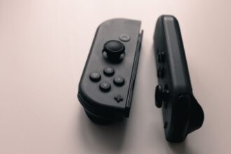 physical game disc gaming controller - ソニー、13年前のXboxへの皮肉が「ブーメラン」に!物理ディスク生産停止で波紋