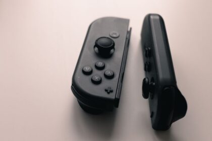 physical game disc gaming controller - ソニー、13年前のXboxへの皮肉が「ブーメラン」に！物理ディスク生産停止で波紋