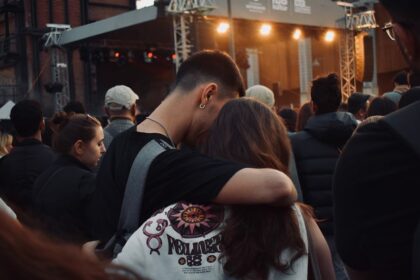 anime romance couple, concert stage lights - 愛に包まれ無限の力を!『恋とプロデューサー』2026巡回音楽会の軌跡