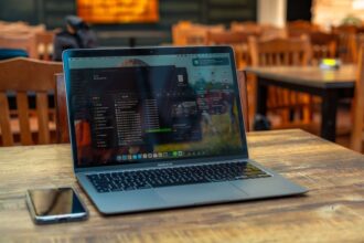 Laptop screen WeChat WeChat desktop app - WeChat PC/Mac版が待望のアップデート！通話中の着信待機とスマートなメディア表示で利便性向上