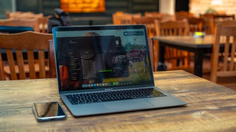 Laptop screen WeChat WeChat desktop app - WeChat PC/Mac版が待望のアップデート!通話中の着信待機とスマートなメディア表示で利便性向上