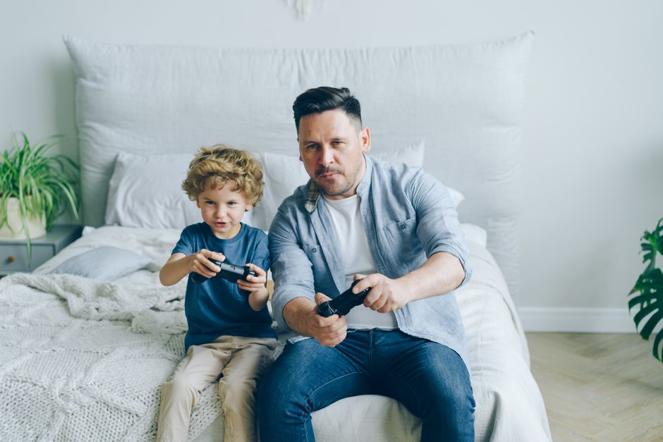child playing space game - 「崩壊:スターレイル」が現実と融合!ゲームが紡ぐ子供たちの宇宙への夢