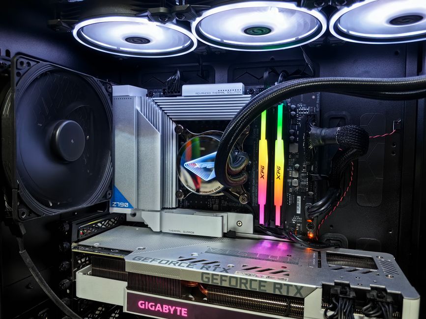 high-end gaming PC - サッカー賭けでインフルエンサー炎上！「100万円超ハイスペックPC」要求にどうする？
