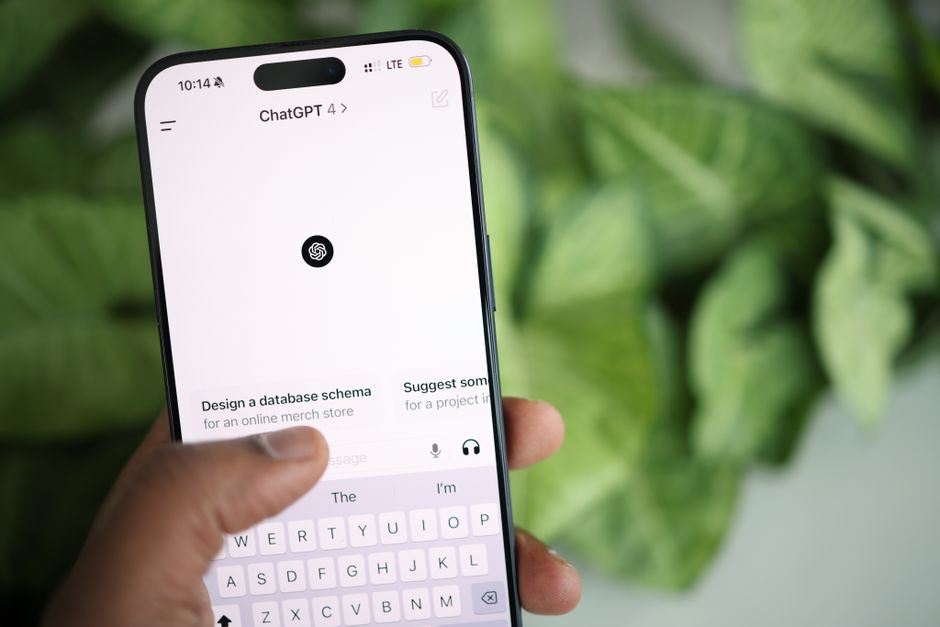 iPhone AI integration Chinese AI smartphone - iPhone中国版AI機能にアリババ「千問」が統合へ！2026年実装でAppleのAI戦略が加速