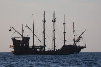 Pirate ship Caribbean Hooded assassin - 『アサシン クリード4 ブラック フラッグ』リメイクは「ほぼ新作」！ 最新エンジンでシームレスなカリブ海へ