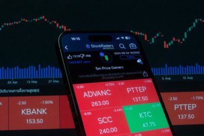 Xiaohongshu app, IPO stock chart - 中国人気SNS「小紅書」IPOに暗雲！元幹部告発の波紋