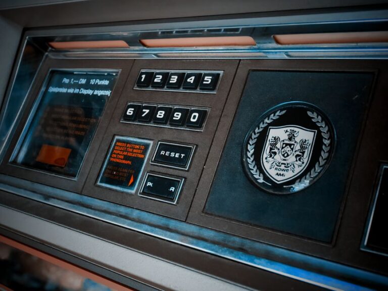 game editor interface futuristic game studio - 4000万パルワールドの衝撃！中国ゲーム業界を動かすUGCとmiHoYoの野心