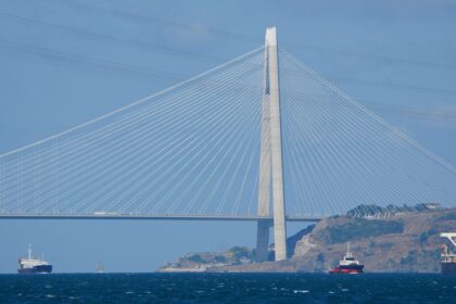 cable laying ship submarine cable installation - 中国、国産深海光ケーブル敷設船「天一領航者」が就航！世界トップクラスの積載量