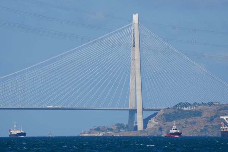 cable laying ship submarine cable installation - 中国、国産深海光ケーブル敷設船「天一領航者」が就航!世界トップクラスの積載量