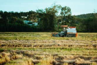 Agritech rice field Smart rice farming - 「五常大米」中国ブランド価値11年連続No.1！黒土地の恵みとテクノロジーが紡ぐ米の伝説