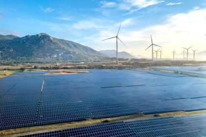 Renewable Energy Transition Corporate Transformation - 「大企業病」を乗り越えろ！中国石油化工（シノペック）が未来へ向かう「第二次創業」