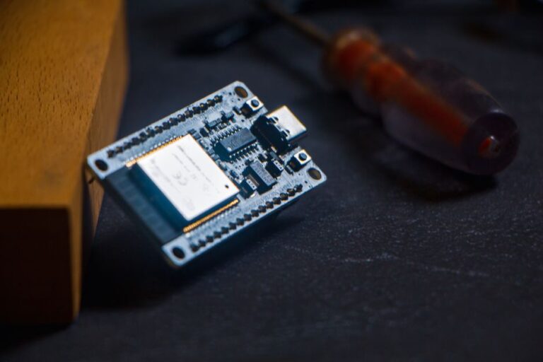 AI chip on PCB - 中国A株市場：業績好調銘柄が牽引！AIで高まるPCBの存在感