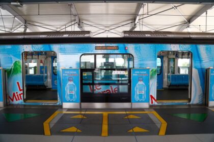Chinese subway game advertisement World of Warcraft advertisement - 地下鉄WoW広告に親が通報、ゲーマー激論「2026年でまだ？」