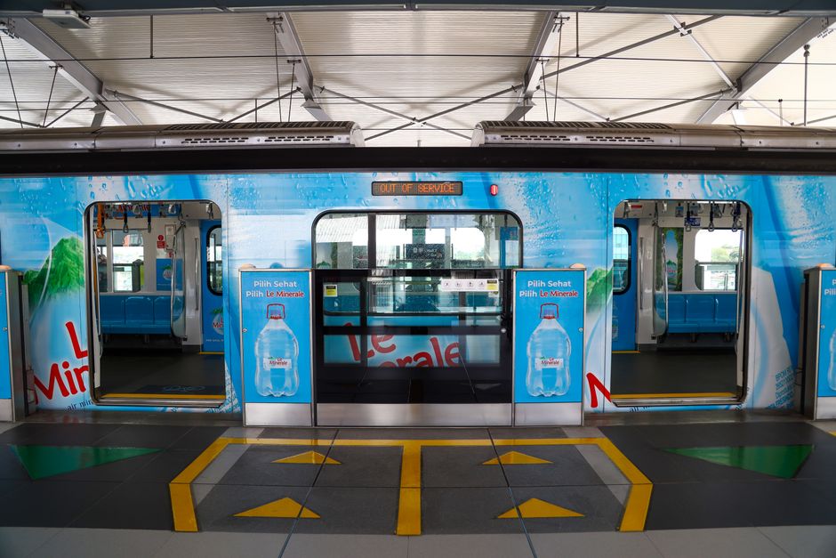 Chinese subway game advertisement World of Warcraft advertisement - 地下鉄WoW広告に親が通報、ゲーマー激論「2026年でまだ?」