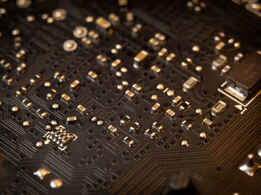 semiconductor chip - Redmi「メモリ高騰に敗れた」？スマホ市場の今を読み解く