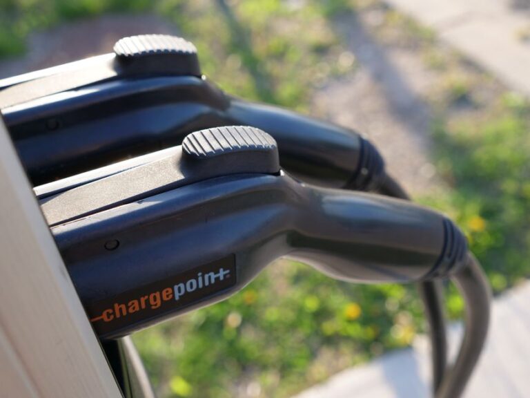 fuel shortage, electric vehicle charging - ロシアで燃料危機が深刻化！中国製EV・PHEV販売が2倍に急増
