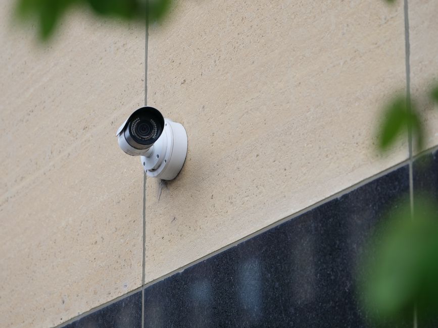hidden camera, privacy invasion - 人気モデルが告発!撮影更衣室で隠しカメラ発見、犯人は信頼のカメラマン