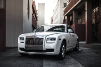 goalkeeper Rolls-Royce car - 40歳GKが国の英雄に！ロールスロイスと豪邸、そしてメッシのチームメイトへ？