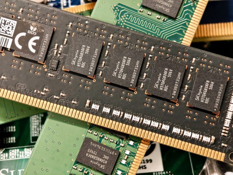 GPU Semiconductor chip - AMD次世代GPU「RDNA 5」全貌判明！常識破りのLPDDR5X搭載モデルで「Zen時代」到来か？