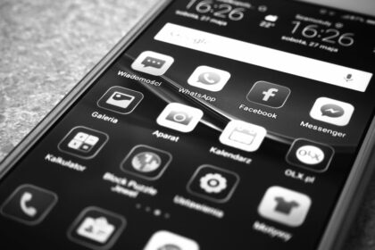 WeChat app screen, Chat message delete - WeChat新機能！撤回メッセージ表示を「自分の画面から」削除可能に