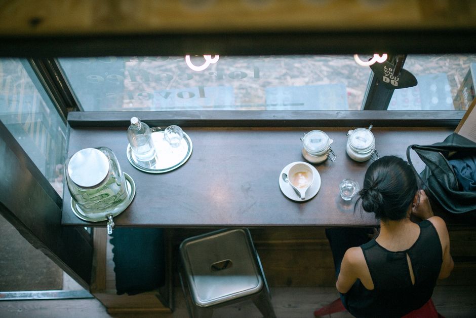 Chinese coffee shop Modern coffee shop interior - 中国「ラッキンコーヒー」が万店舗達成後、戦略転換!品質・ブランド重視へ