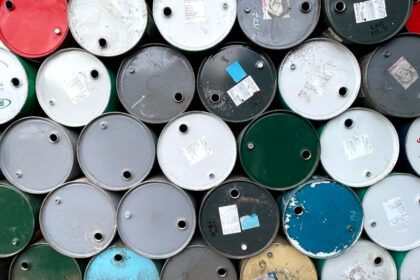 oil barrel, oil pump - サウジ、原油24年ぶり大幅値下げ！世界のエネルギー市場は供給過剰へ？