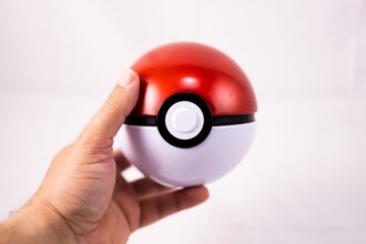 gaming collectibles game merchandise display - ゲームグッズ、使う?飾る?ファンを悩ませる「実用性」のジレンマ