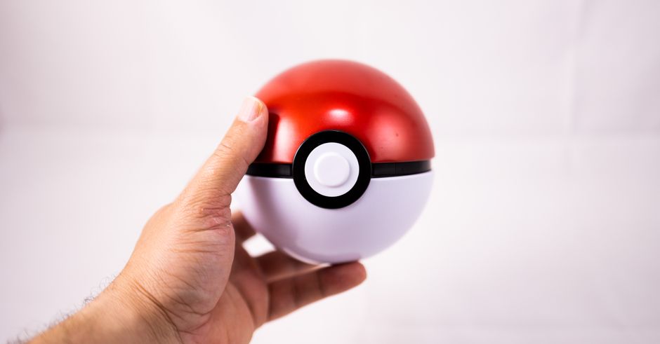 gaming collectibles game merchandise display - ゲームグッズ、使う?飾る?ファンを悩ませる「実用性」のジレンマ