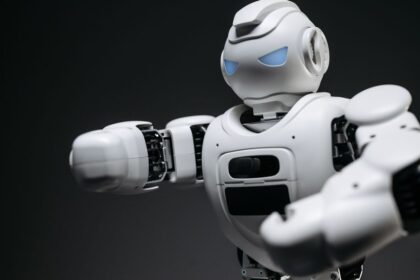 humanoid robot operating remote robotic surgery - 世界初！人型ロボットが遠隔手術に成功 ～ 中国「宇樹科技」と米大学が医療の未来を拓く