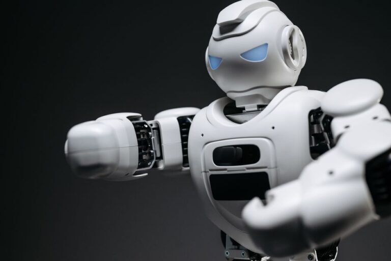 humanoid robot operating remote robotic surgery - 世界初！人型ロボットが遠隔手術に成功 ～ 中国「宇樹科技」と米大学が医療の未来を拓く