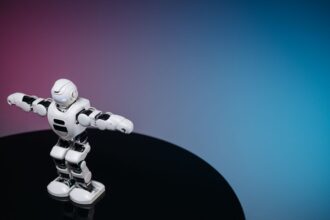humanoid robot playing table tennis - 2026世界AI大会:中国製ヒューマノイドが卓球で人間を圧倒!『AGIBOT A3』の衝撃