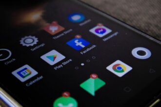 Android phone passport photo Mobile ID photo app - Androidスマホで証明写真が完結！中国で注目のアプリと撮影術