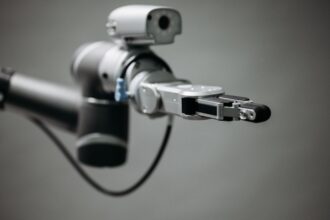 robotic arm smartphone AI future smartphone - AI×ロボットの未来形!「Robot Phone」が拓く新境地