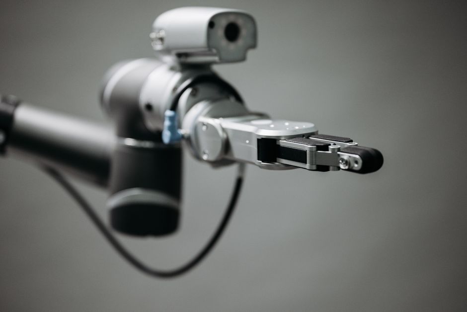 robotic arm smartphone AI future smartphone - AI×ロボットの未来形！「Robot Phone」が拓く新境地