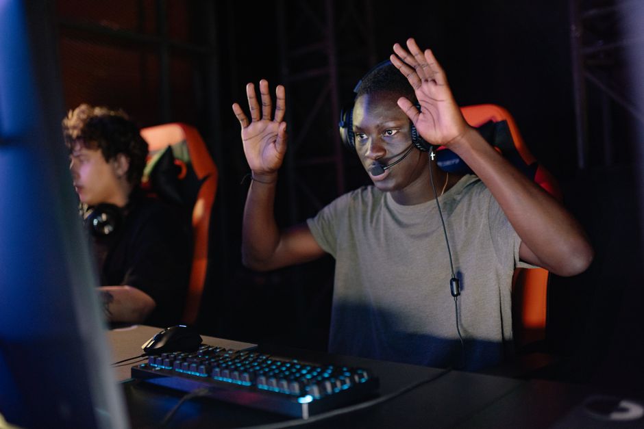 esports arena pro gamer intense - Faker「お前たちの仕事を奪う」伝説的プロゲーマーの”挑戦状”が波紋を呼ばない理由